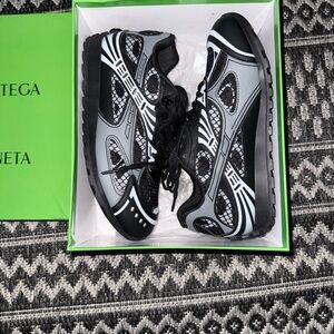 Bottega Veneta Black and White Design